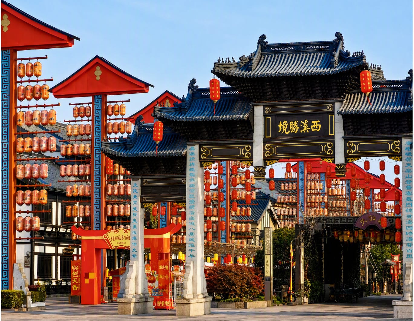 草市街×汇银通全来店：从巡街到看屏，1.1万平米文旅街区的数字化范本